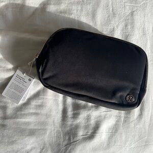 🆕 Lululemon Everywhere Belt Bag Velour - Black (Metal Hardware)